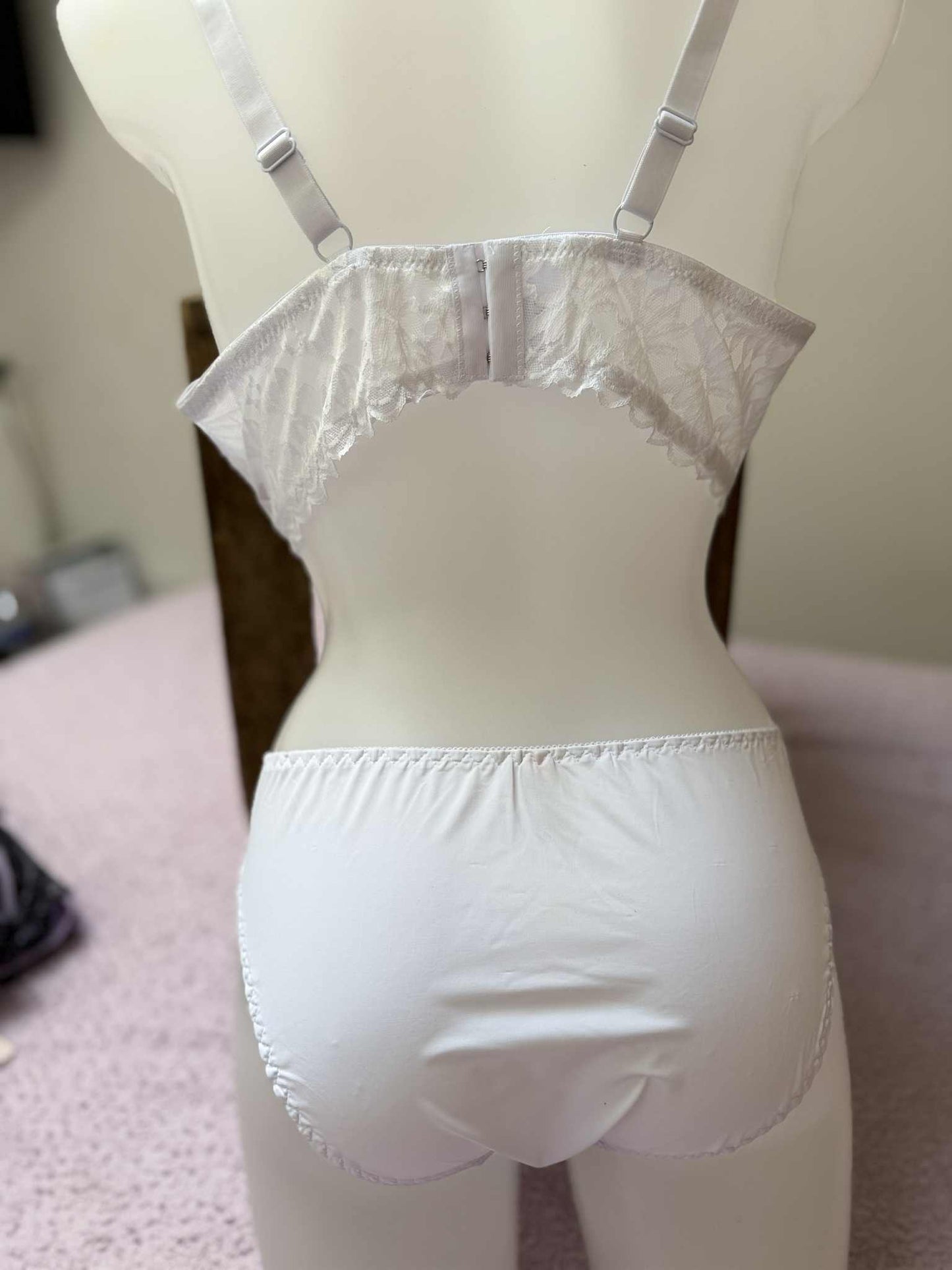 L’ensemble soutien-gorge E