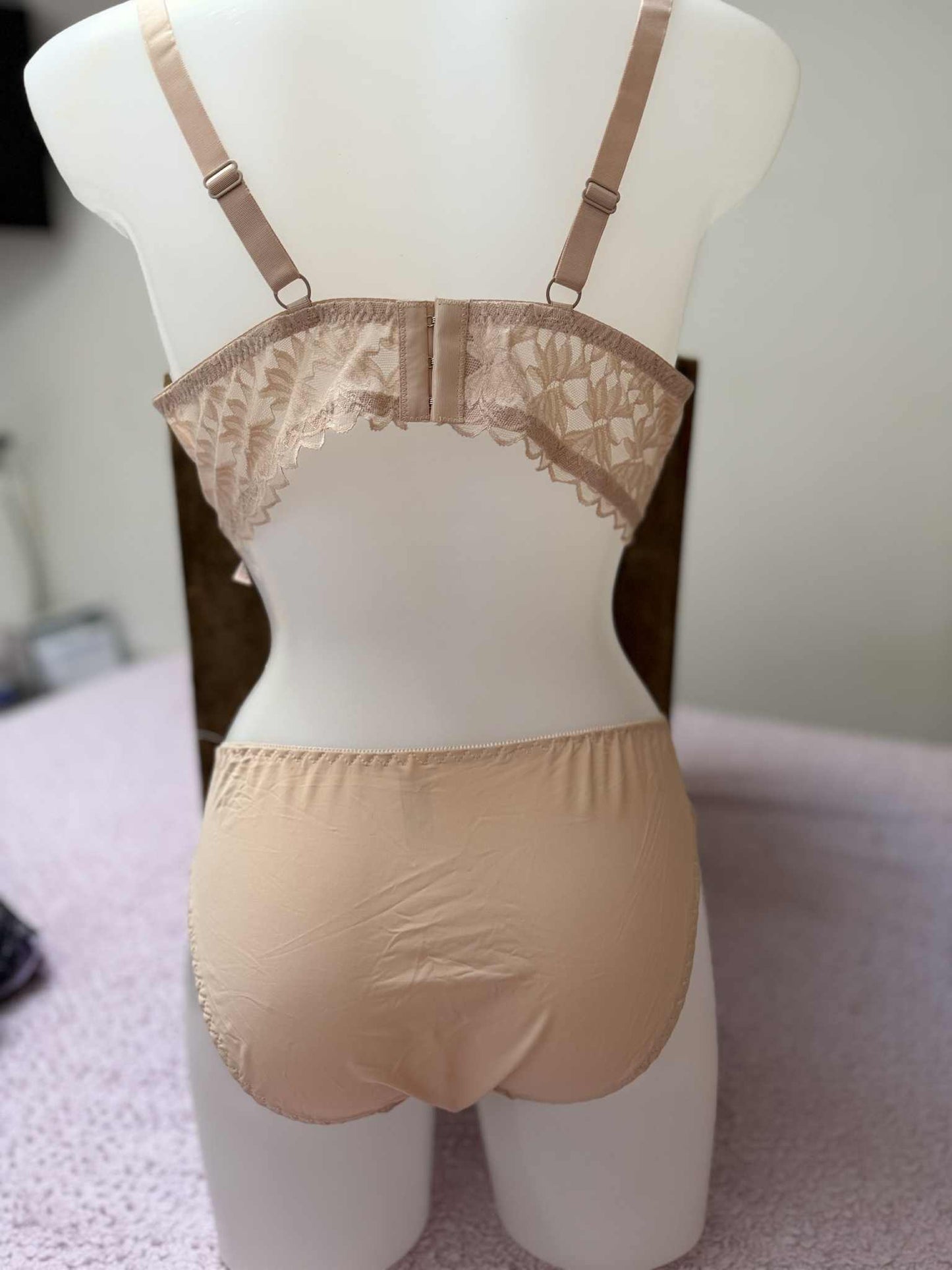 L’ensemble soutien-gorge E