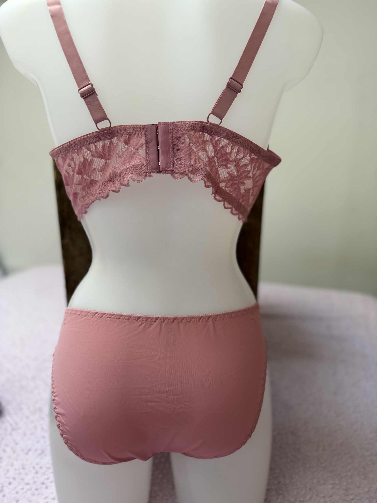 L’ensemble soutien-gorge E