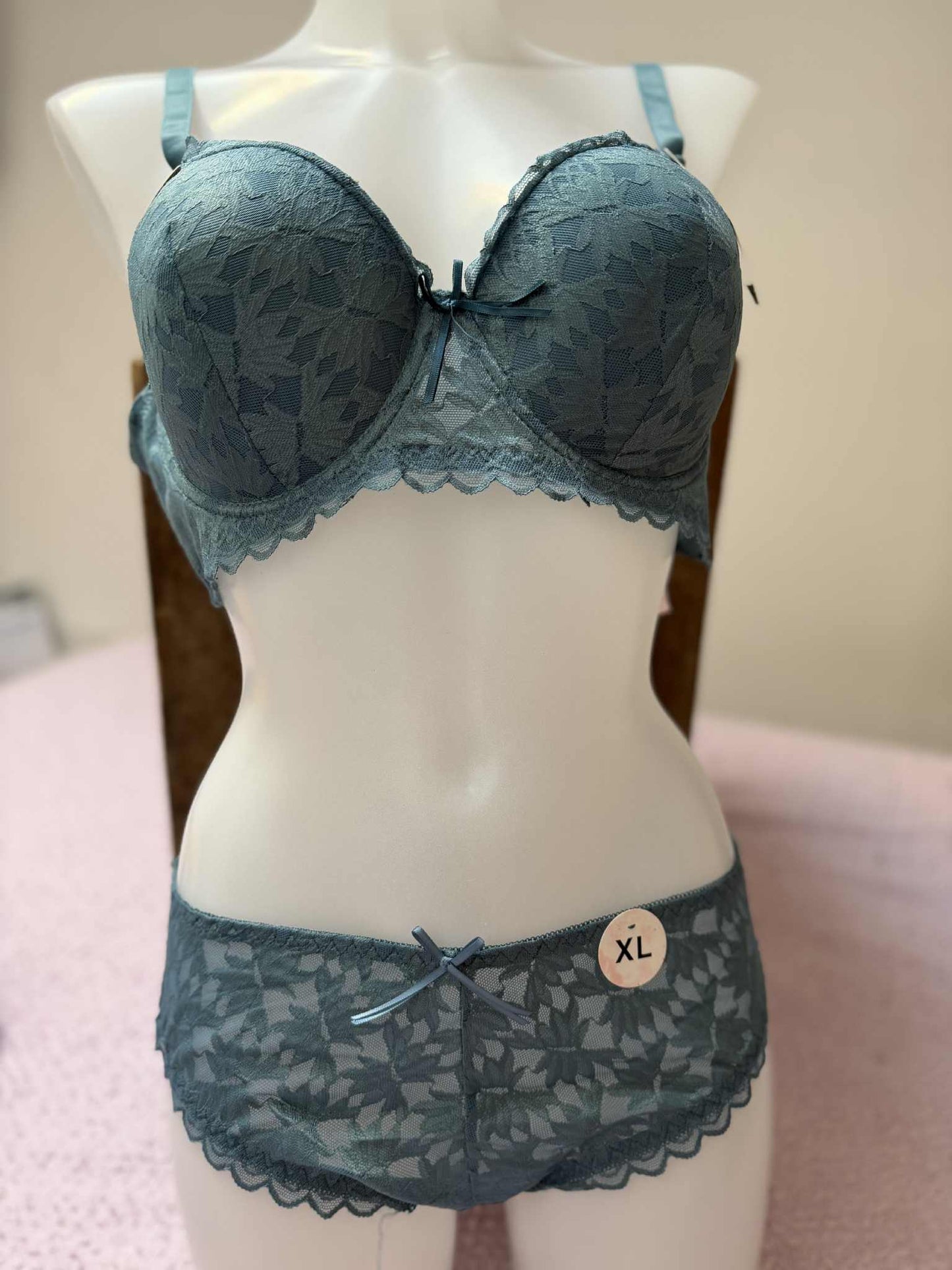 L’ensemble soutien-gorge E