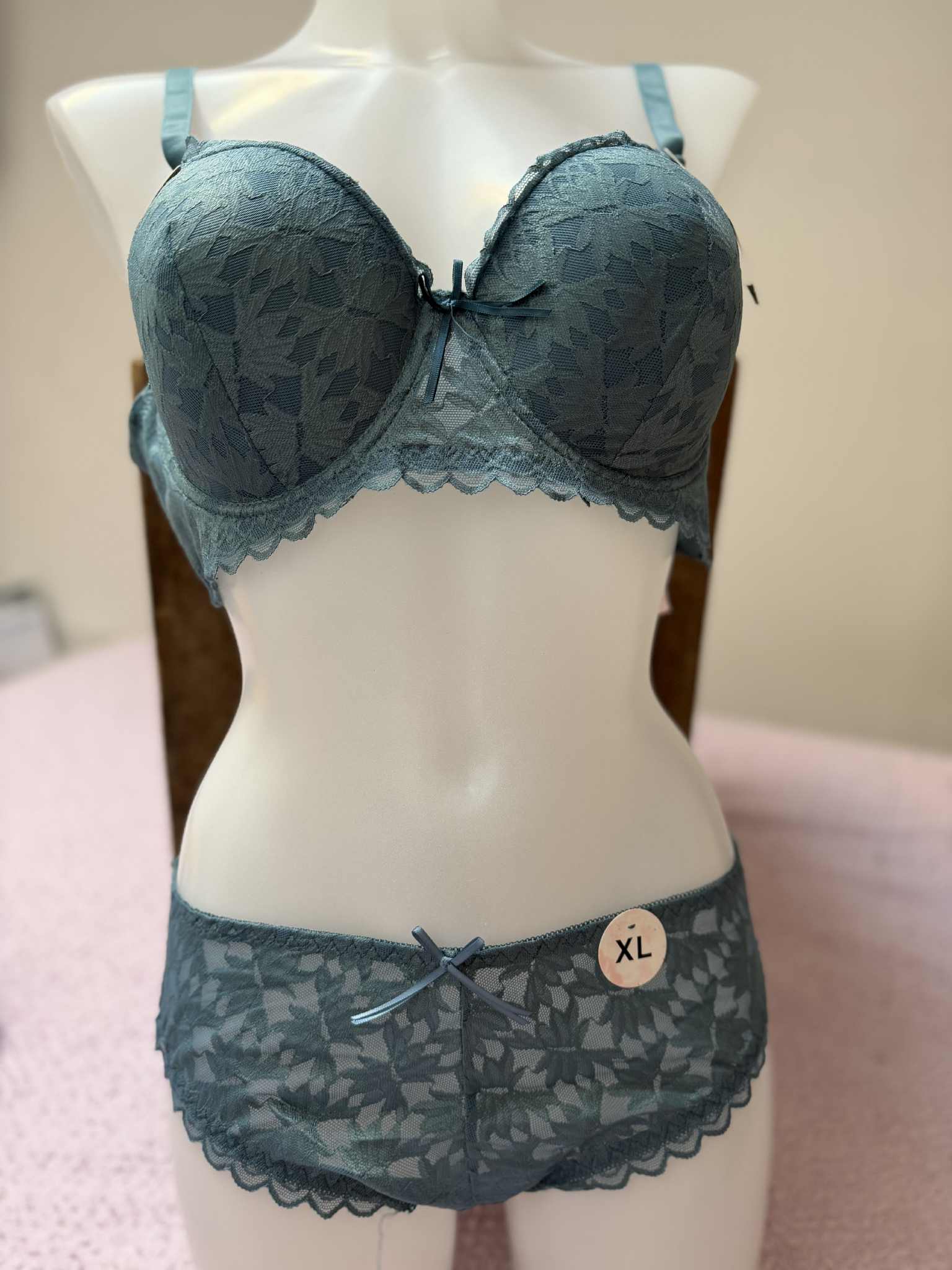 L’ensemble soutien-gorge E