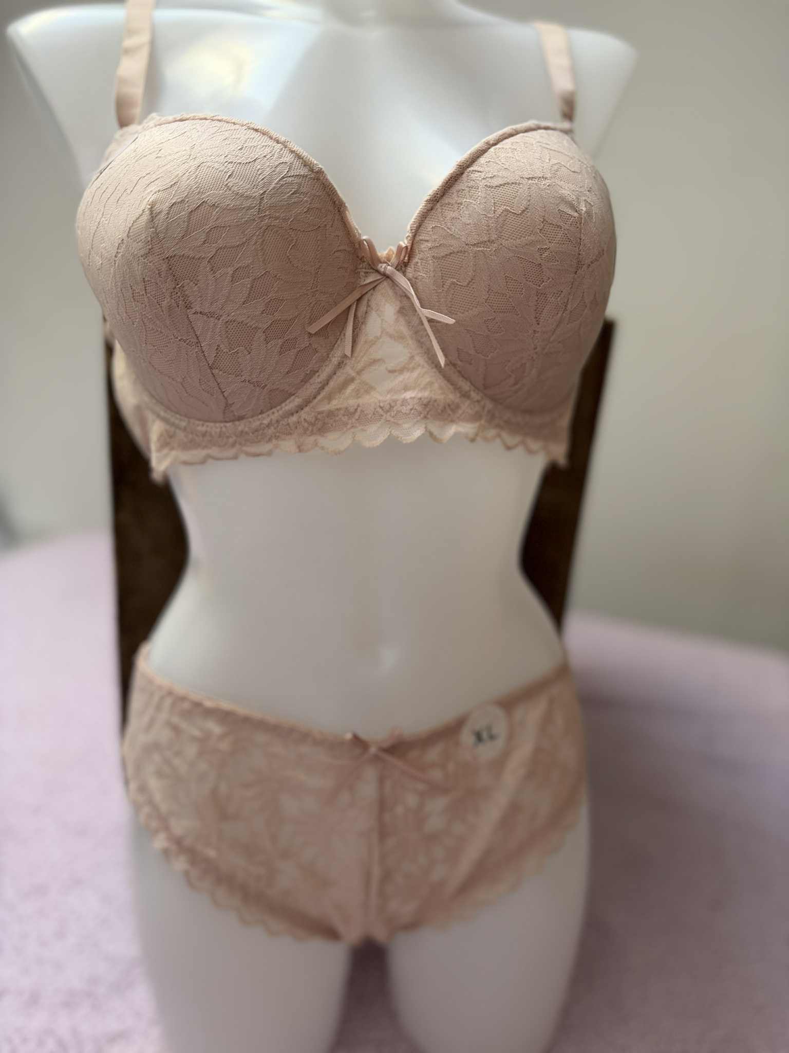 L’ensemble soutien-gorge E