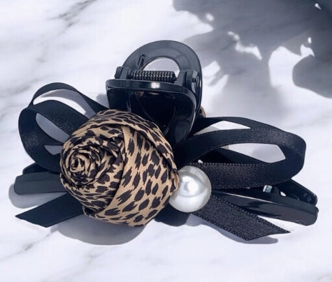 Pince à cheveux avec fleurs et perle